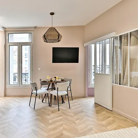 Proche Parc Monceau - Ii Apartment